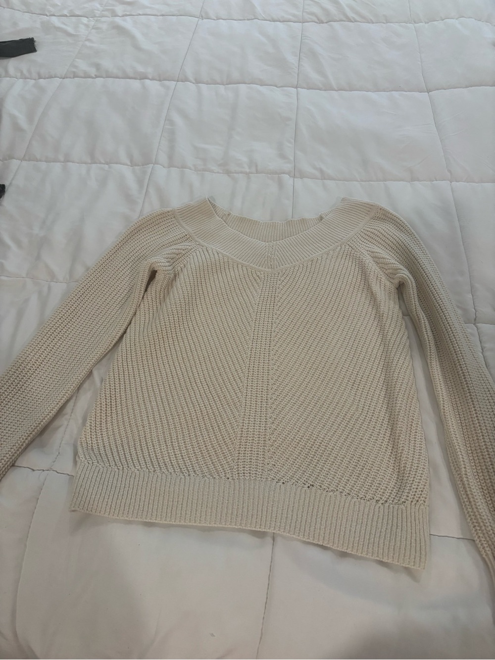 Abercrombie & Fitch Cream V‑Neck Knit Sweater